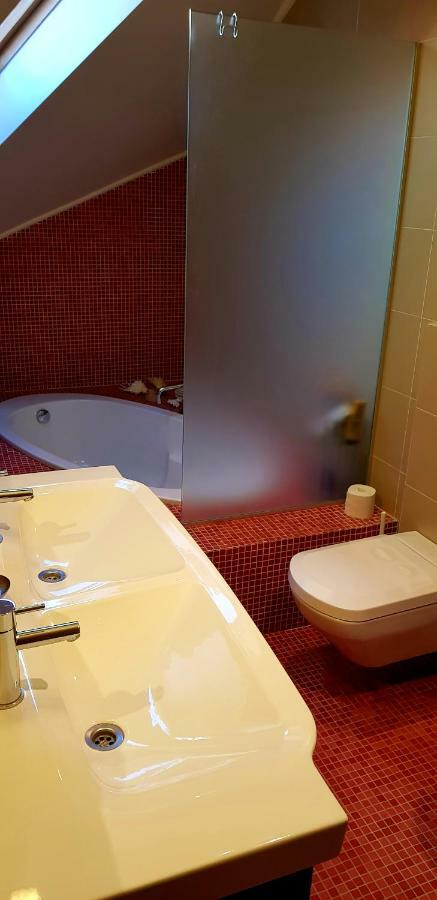 Exceptional Uzupis Bridge 3 Bedroom Apartment Wilna Exterior foto