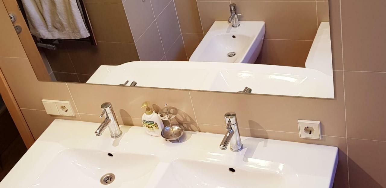 Exceptional Uzupis Bridge 3 Bedroom Apartment Wilna Exterior foto